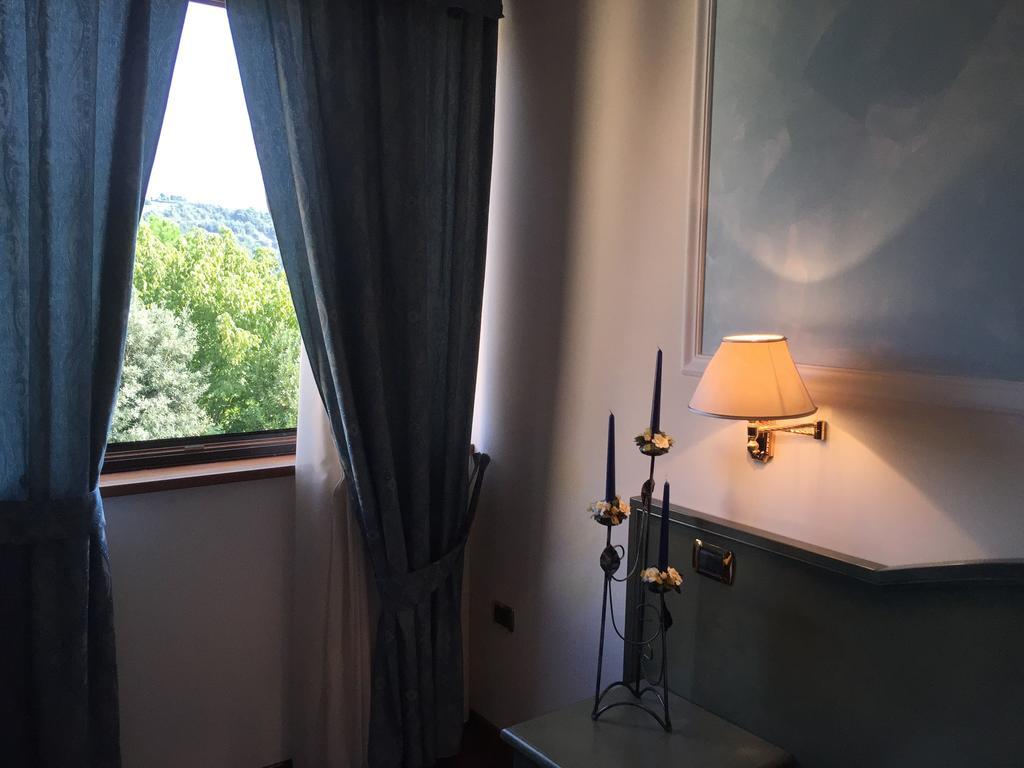 Oscar E Amorina Montegiorgio Δωμάτιο φωτογραφία